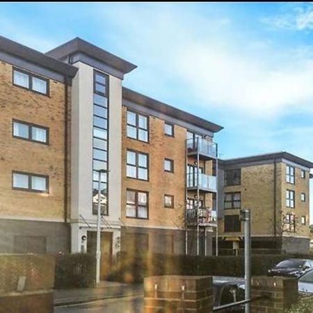 Stylish Station Apartment In Rochester With Free Parking Wainscot Zewnętrze zdjęcie