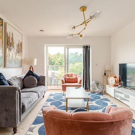 Stylish Station Apartment In Rochester With Free Parking Wainscot Zewnętrze zdjęcie