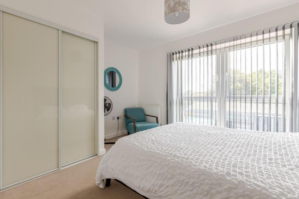 Stylish Station Apartment In Rochester With Free Parking Wainscot Zewnętrze zdjęcie