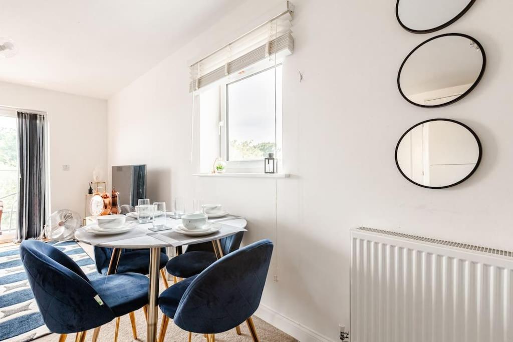 Stylish Station Apartment In Rochester With Free Parking Wainscot Zewnętrze zdjęcie